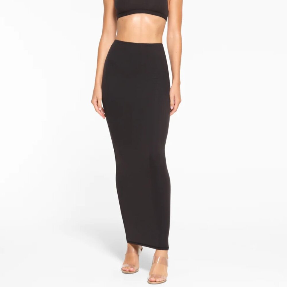 SKIMS Fits Everybody Long Maxi Skirt in Onyx